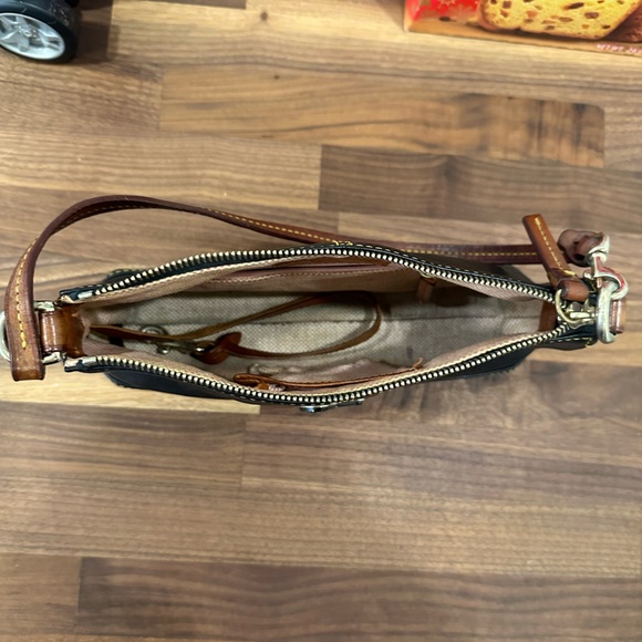 Dooney and Bourke shoulder bag - Picture 2 of 4